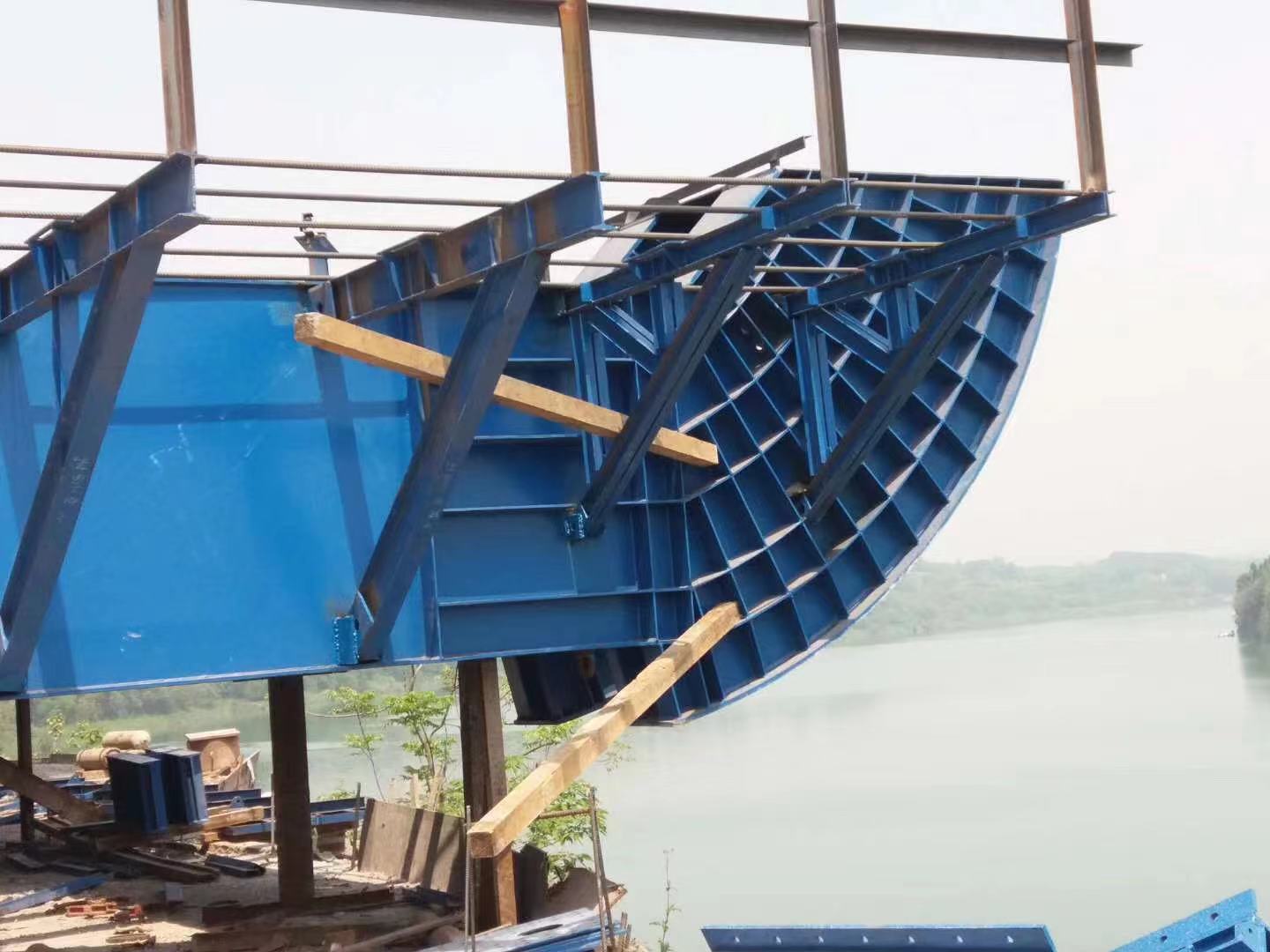 嘉陵江大桥和渠江大桥挂篮